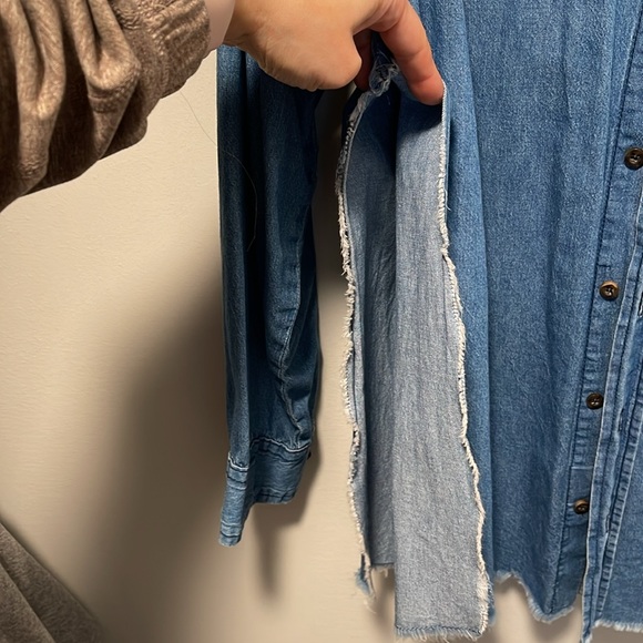 Distressed lightweight denim shirt size large. - Picture 5 of 9